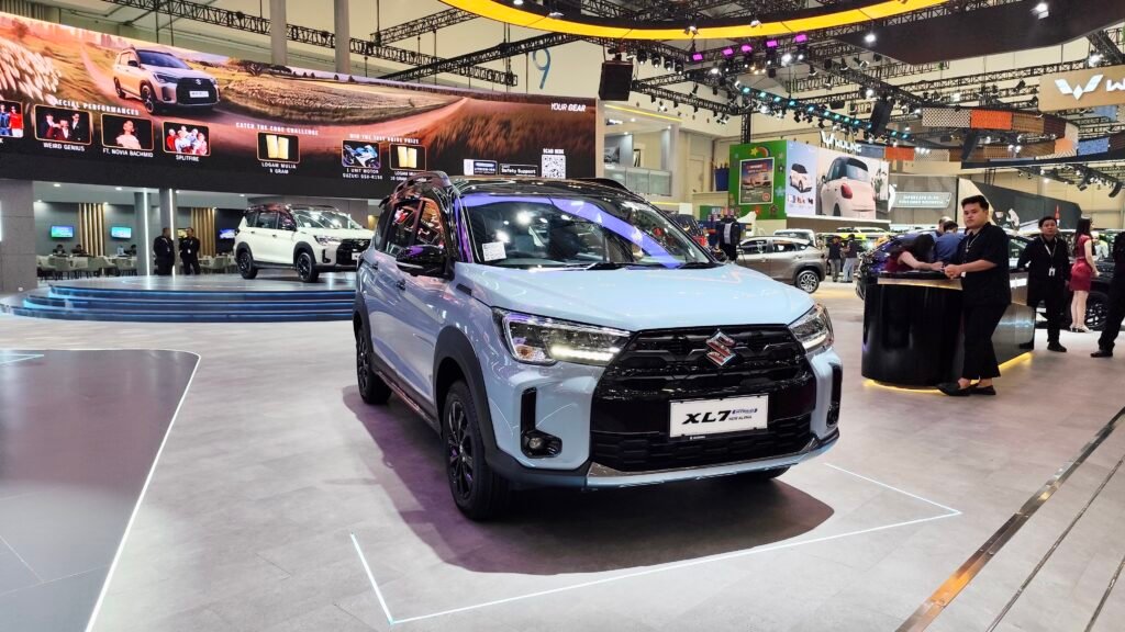 Warna Baru Suzuki XL7 Hybrid Alpha: Ice Greyish Blue Tampil Elegan dan Mewah - otoapakabar.com
