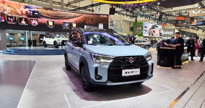 Warna Baru Suzuki XL7 Hybrid Alpha: Ice Greyish Blue Tampil Elegan dan Mewah - otoapakabar.com
